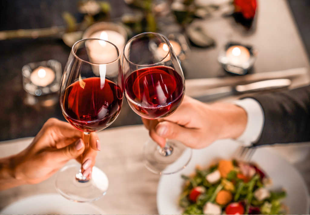 7 Delicious Wines to Pair With Stone Crab Claws